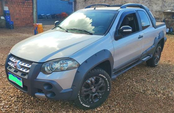 FIAT STRADA 1.8 MPI ADVENTURE CD 16V FLEX 2P MANUAL FIAT STRADA 1.8 MPI ADVENTURE CD 16V FLEX 2P MANUAL